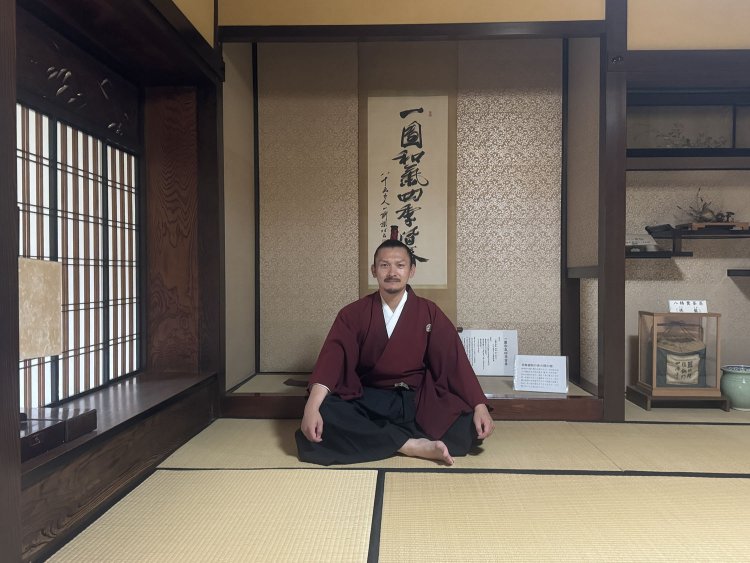 木村家の屋敷、客間。