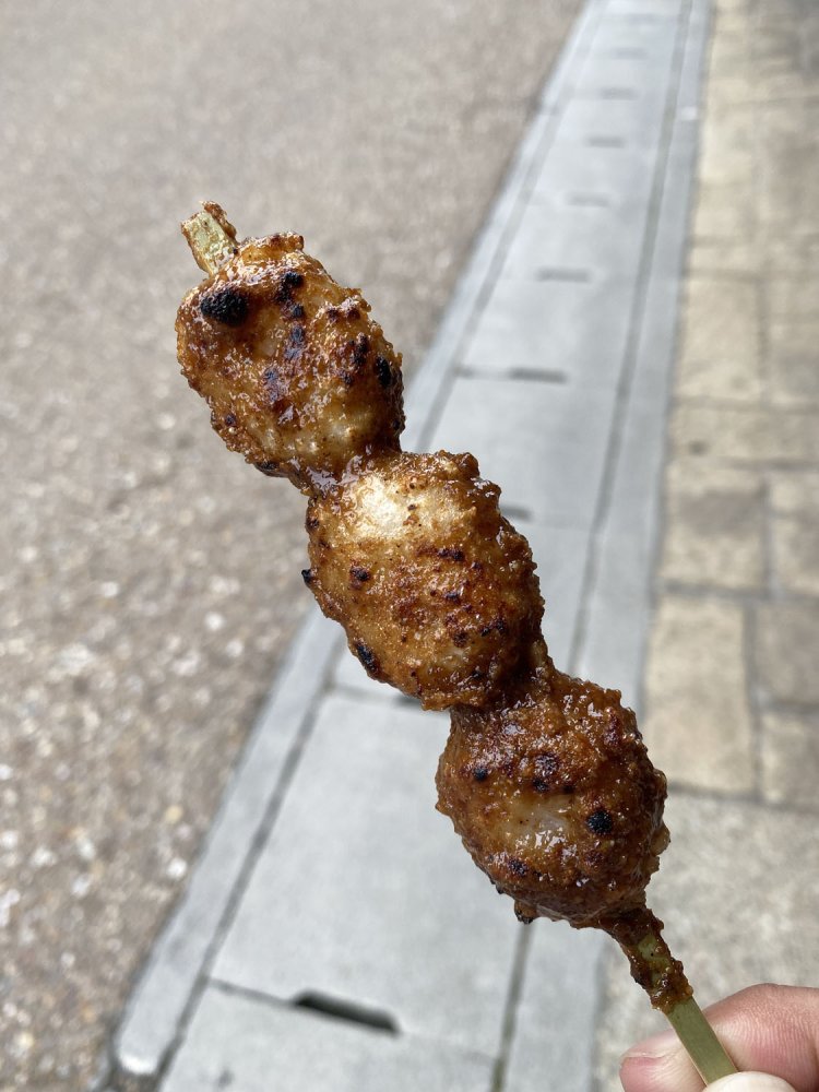 『あまから』殿の五平餅、胡桃が効いておって実に美味である。