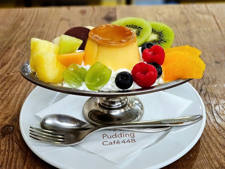 プリンアラモード1200円。