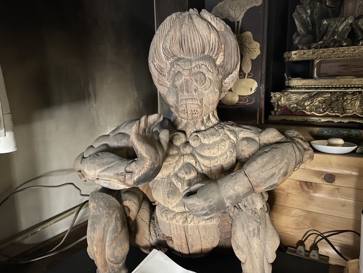 同寺の前鬼像。