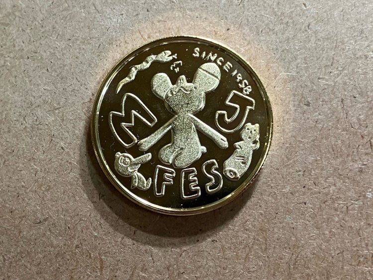 土産物の第一人者、みうらじゅん氏の展示「みうらじゅんFES」のグッズ。さすがのツボを抑えたグッズ展開。