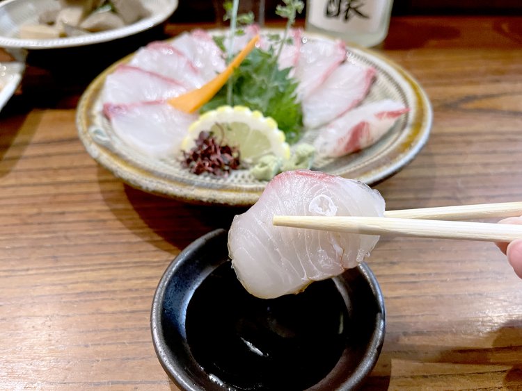 淡白ながら上品な平政は、プリッとした歯応えも魅力。