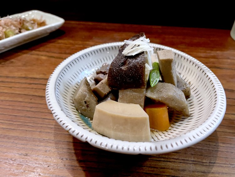 がめ煮はいわゆる筑前煮のこと。食材にしっかり味が染み込んでいる。