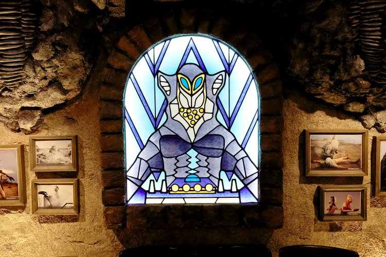 店長の悪質宇宙人メフィラス星人。取材時には不在だった。残念！