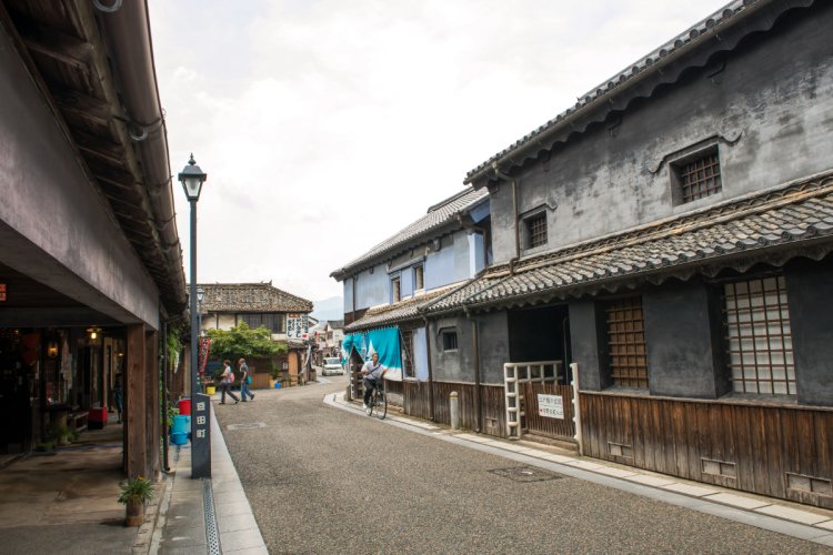 江戸時代の町割がほぼ現存し、往時の面影が残る日田豆田の町並み。