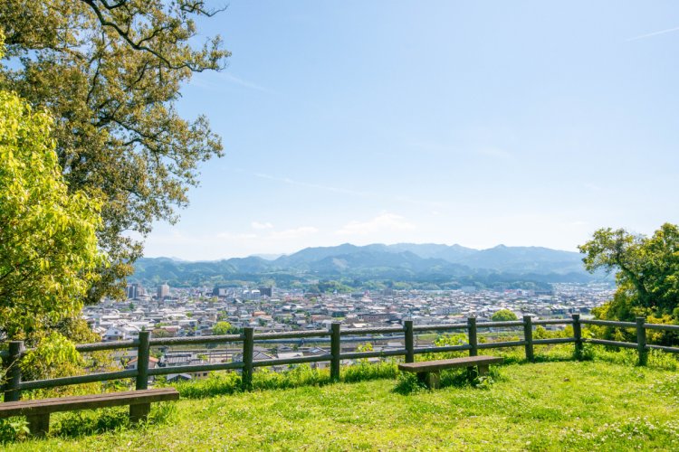 月隈山の山頂付近にある永山城跡の本丸跡から日田市街を見渡せる。