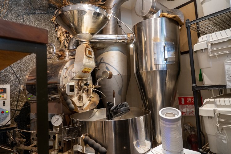吉田さんにとって焙煎機は愛車のような感覚だとか。