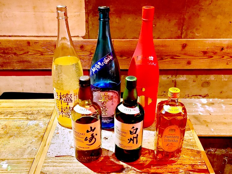 ジャパニーズウイスキーや季節ごとの焼酎、日本酒、果実酒など、メニューに載っていないお酒も多数。