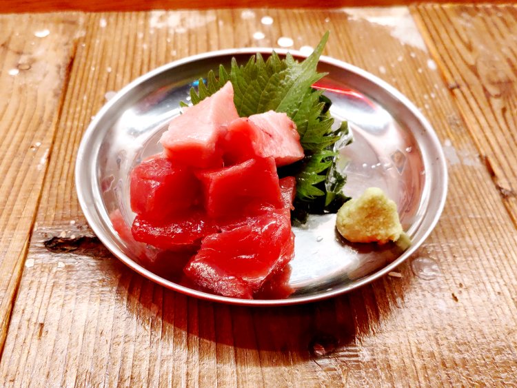 鮮度のよさが光るマグロぶつ。