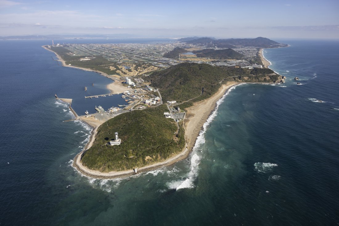 空から見るニッポン。ただいま、渥美半島伊良湖岬の上空です！