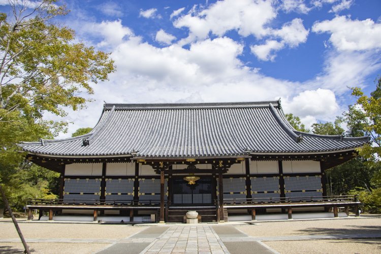 本尊の阿弥陀如来を安置する金堂。