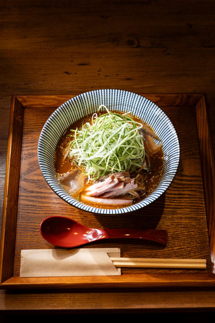 冷がけ中華そば（味噌）1200円。