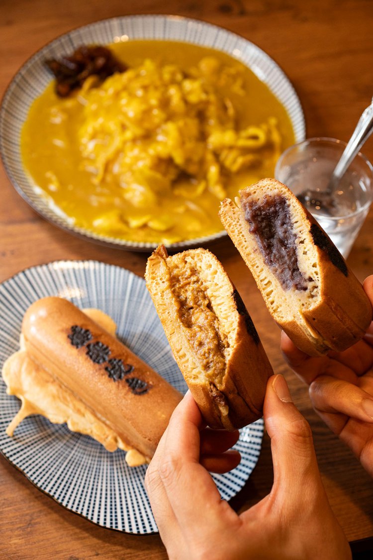 西日本に残るカレー焼きを再現したきらく焼き250円や、黄色いカレー970円などノスタルジックなメニューも日々開発。