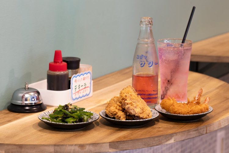 左から、パリピ220円、からあげ1個120円、エビフライ1個120円、バイスサワー450円。