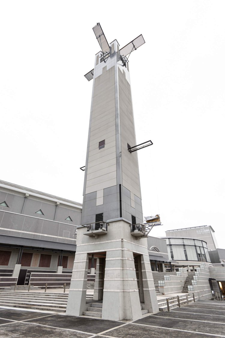 劇場へは、この高い塔を目指してカモン！