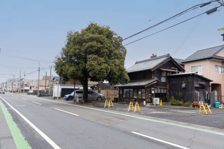 かつてメインストリートだった本町通り。昔ながらの蔵造りの建物が。