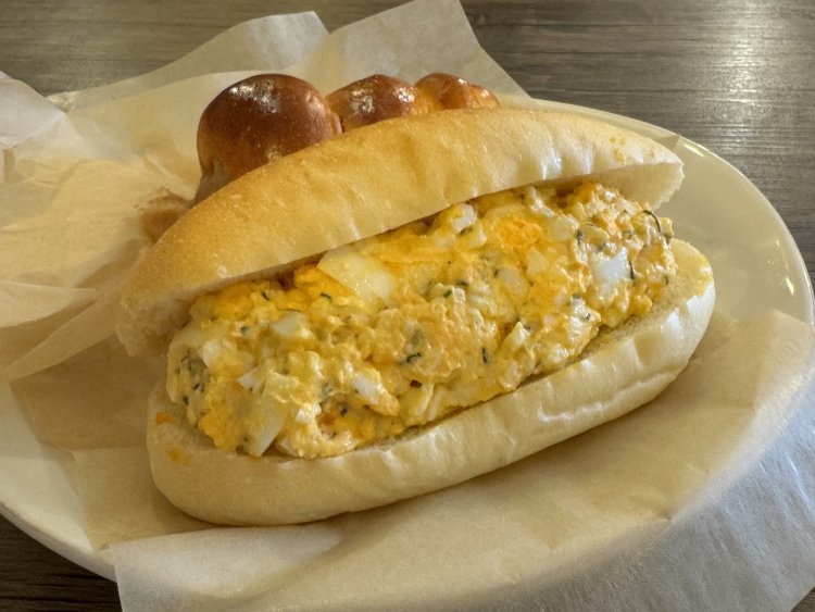 たまごパン370円。歯切れ良い生地に旨味の濃い玉子がたっぷり。