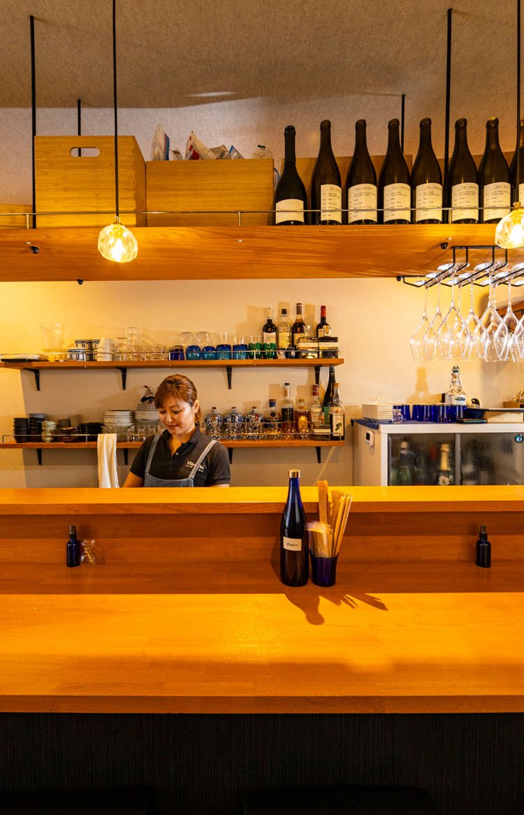 夜はコース料理の締めに冷やし中華を提供。