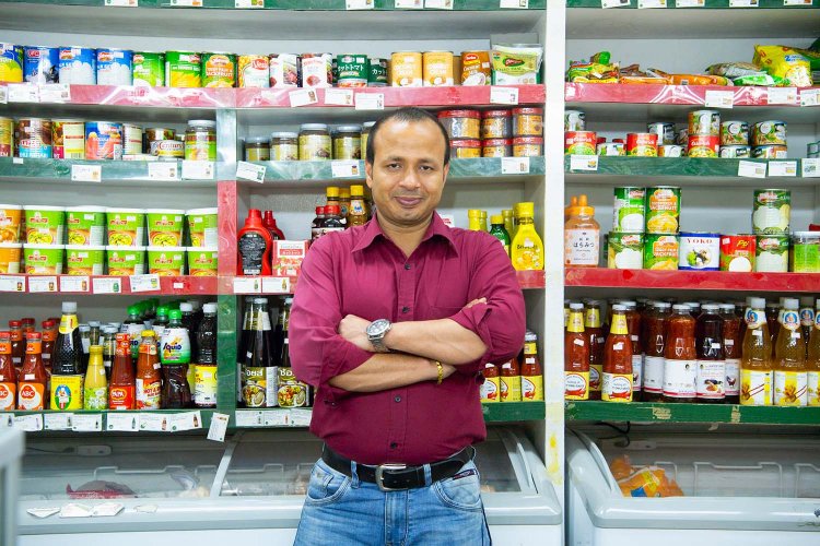 来日20年ほどになるラーマンさん。東池袋や日暮里にもレストランや食材店を持つ。