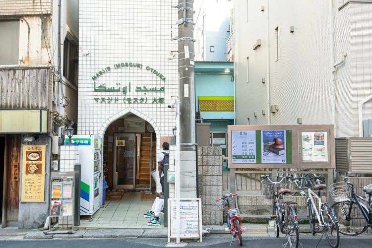 街の外国人コミュニティーの基礎となったマスジド大塚。近隣の日本人にも親しまれている。