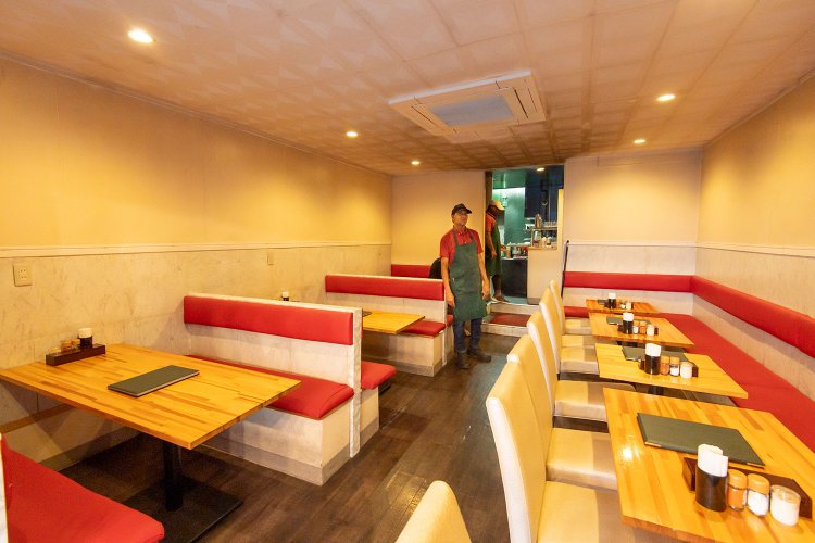 店内は明るく入りやすい雰囲気。