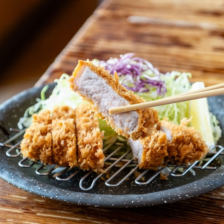 レストランの一番人気はゴールデンポークを150g使用したロースとんかつ1730円。