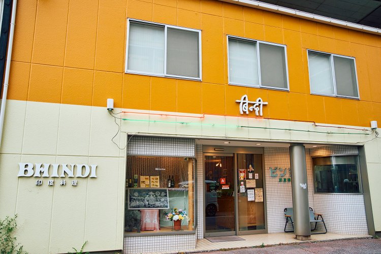 1989年、JR京葉線の高架下で開業。