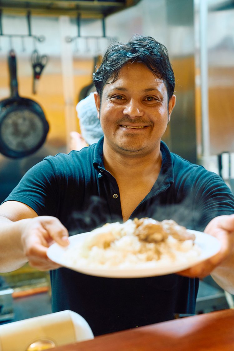 人懐こい笑顔のラセルさん。