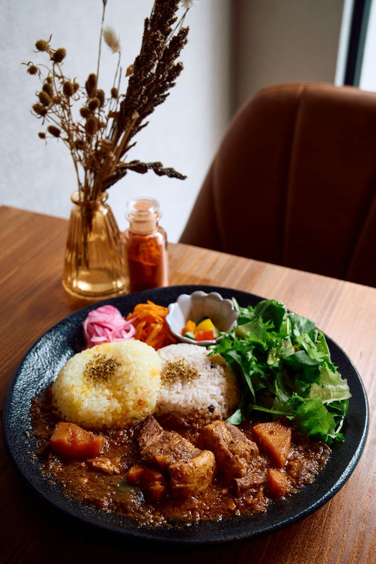 Damom ポークカリーカラフルお野菜セット1320円。