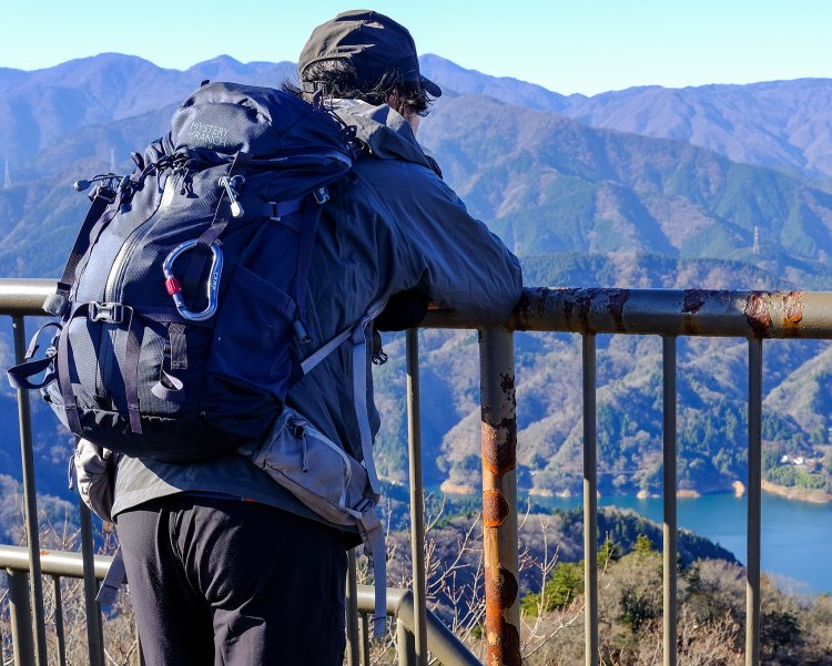 山頂には共に立派な展望台が設置されている。