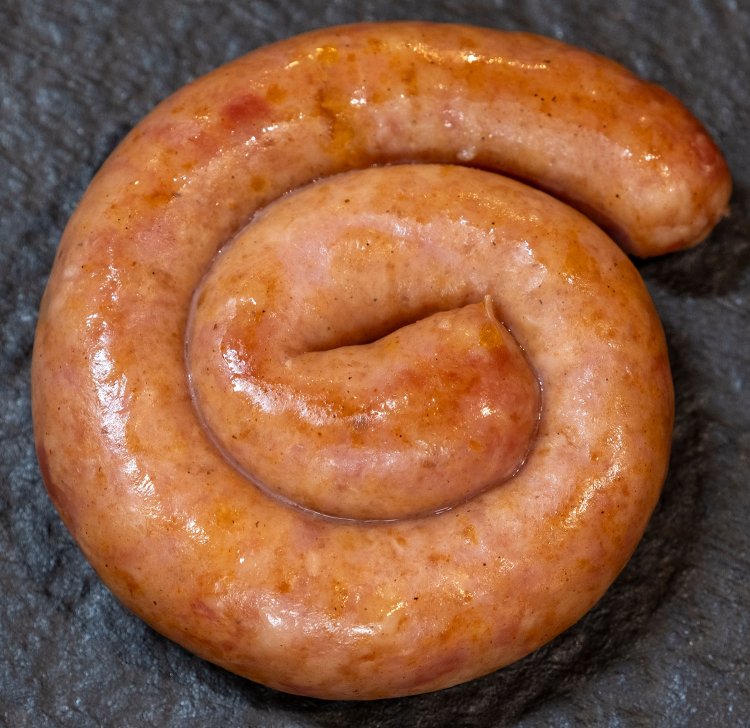 ユニークなあらびきうず巻ソーセージ496円。