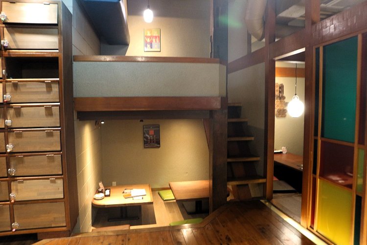中2階の小上がり席があるなど、店のつくりも面白い。
