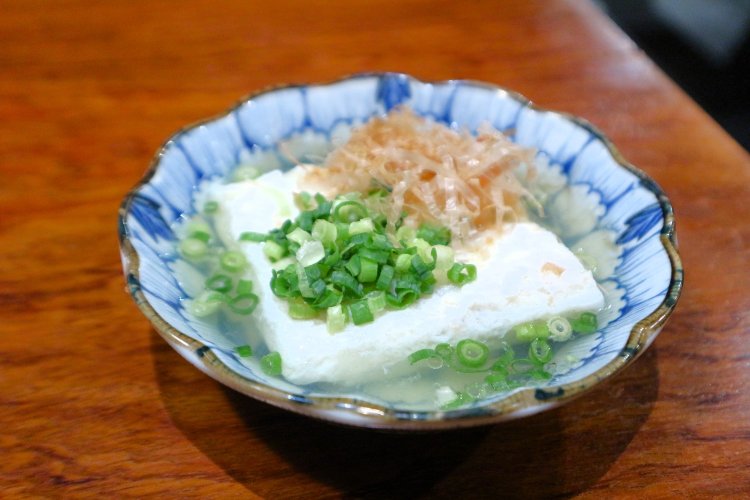 真っ白なだし巻き玉子は、玉子だと言われないと気づかない。