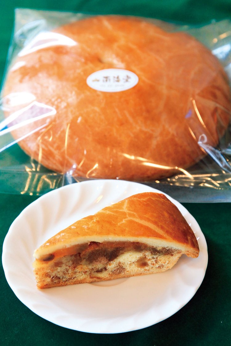 UFOパイ1カット238円は、パンとクッキーの中間のような食感の生地も魅力。