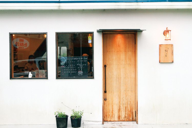 さりげない看板がおしゃれ。