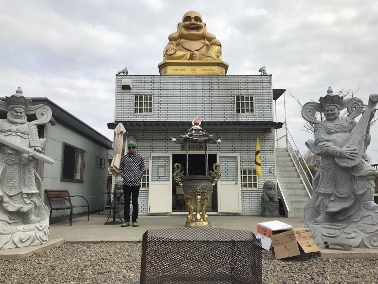 埼玉県「聖明王院」の弥勒大仏（布袋尊）。