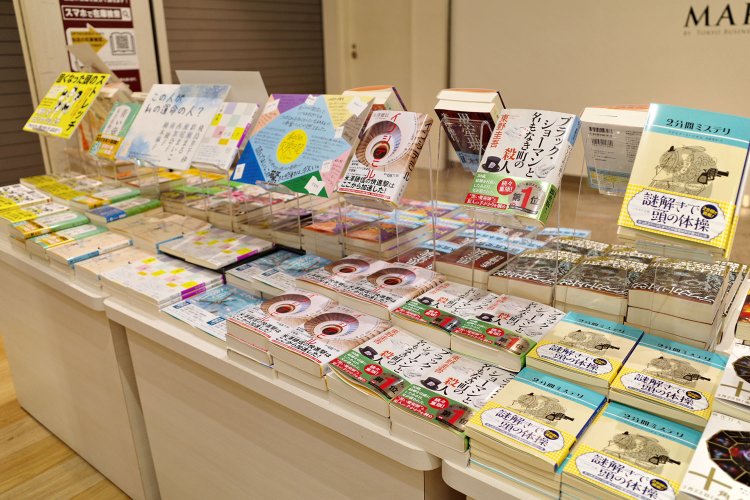 「仕掛けスペース」には店長一推しの本も並ぶ。