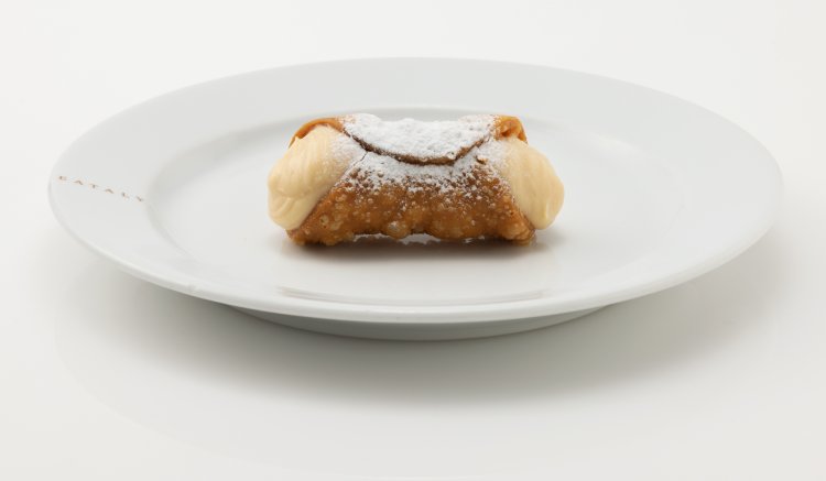 新島「しおさいの塩」のカンノーリ580円（写真提供＝EATALY）。※カンノーリは銀座店、丸の内店「LA PASTA e LA PIZZA」、銀座店「LA PIAZZETTA」限定。