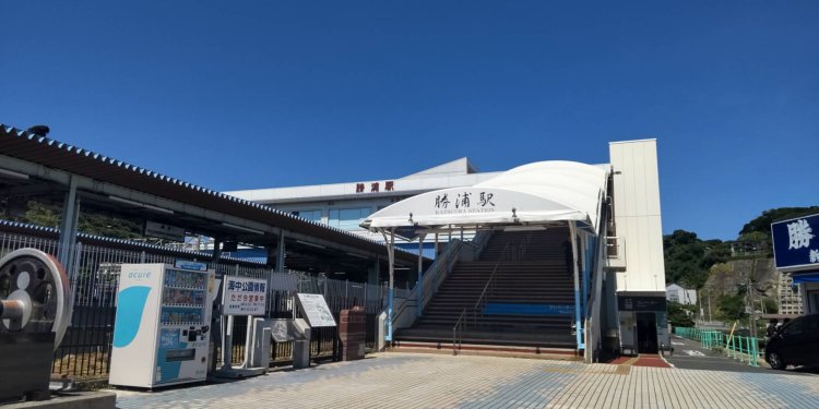 青々とした夏空が広がる勝浦。