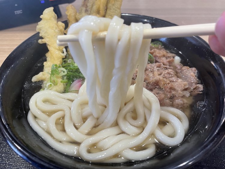 つややかな麺は茹で方や製法にもこだわっている。