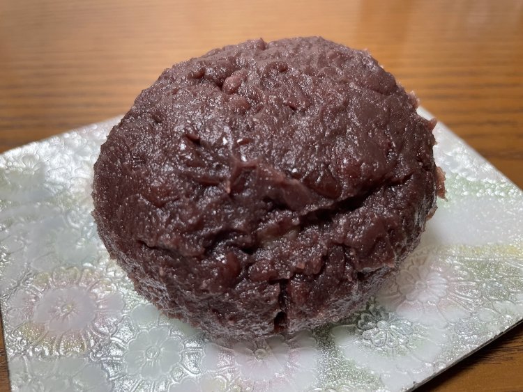 存在感抜群！大ぶりなぼた餅。