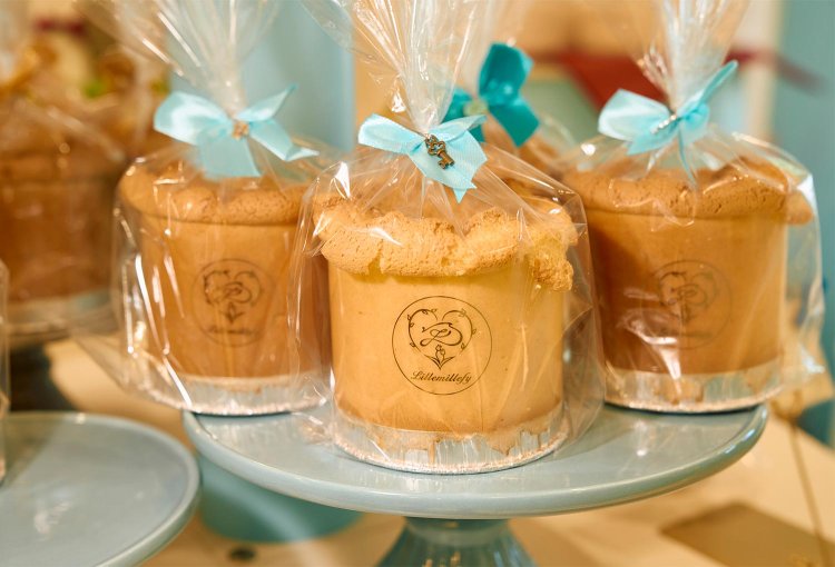 バニラシフォン1個550円。