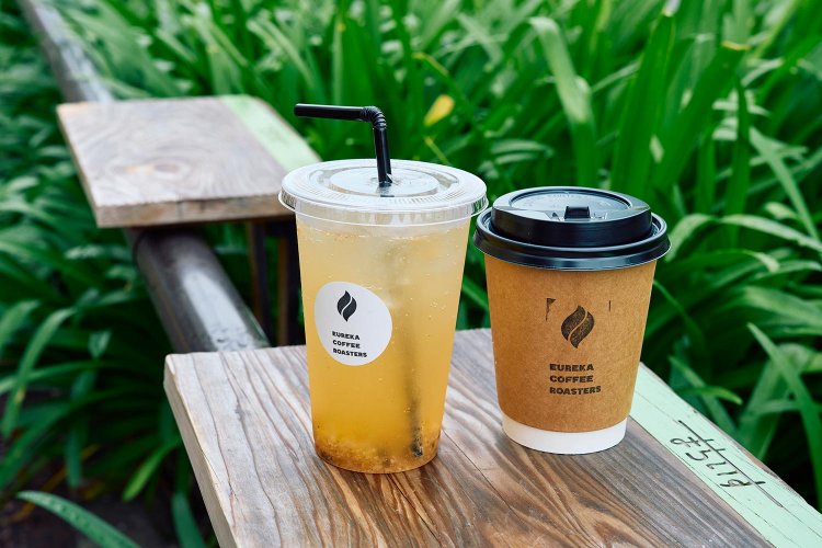 ドリップコーヒーM650円。一から手作りの西千葉コーラ750円。