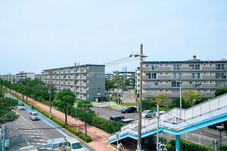 幸町団地が建てられたのは1969年。リノベーションが進み、外壁を塗り直したモダンな住棟を眺めるのが楽しい。