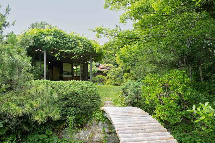 大正時代の近代別荘建築と庭園。