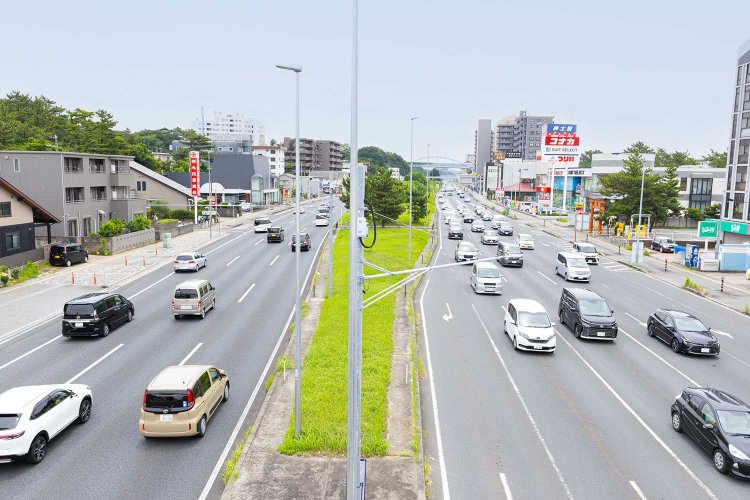 国道14・357号の左手、稲毛浅間神社と『旧神谷傳兵衛稲毛別荘』の間に別荘風旅館「海気館」があったとされる。