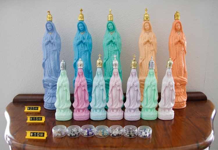 メキシコのグアダルーペ寺院グッズも販売。