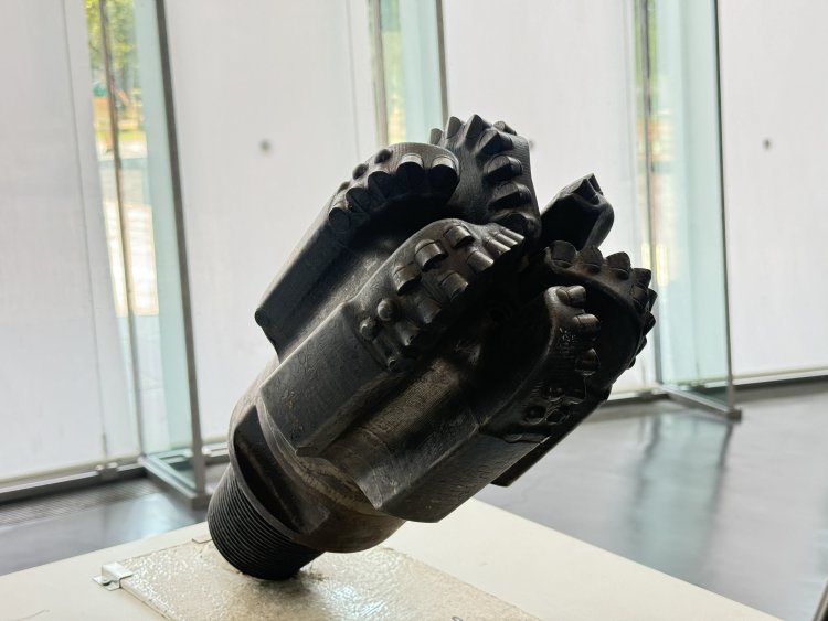 PDCビット（ドリルビット）（実物）。