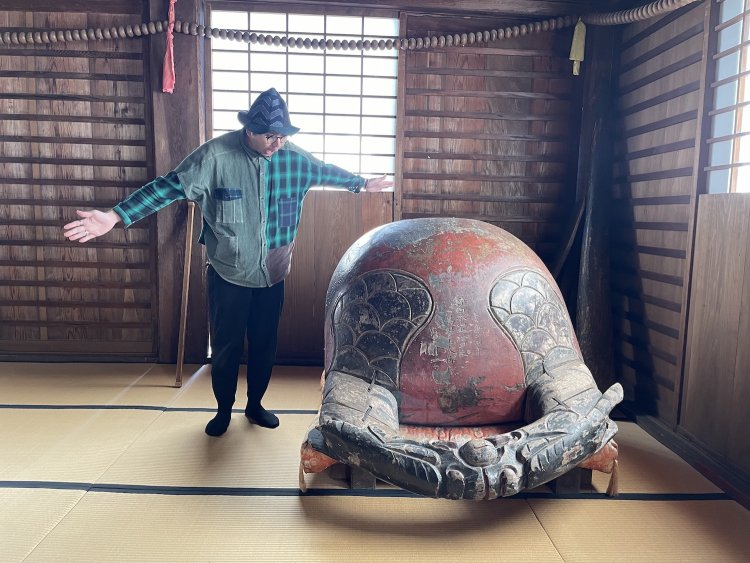 福岡県「安国禅寺」の巨大な木魚。