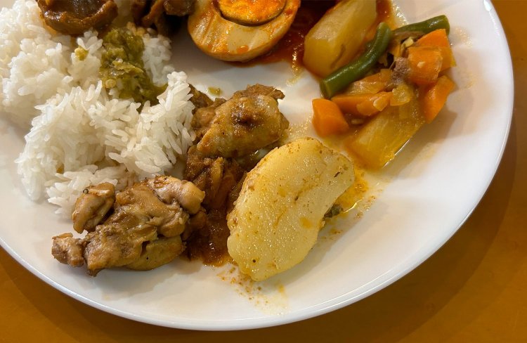 チェッターヒェン。鶏肉は大きく、柔らかいがしっかり食べた満足感がある。